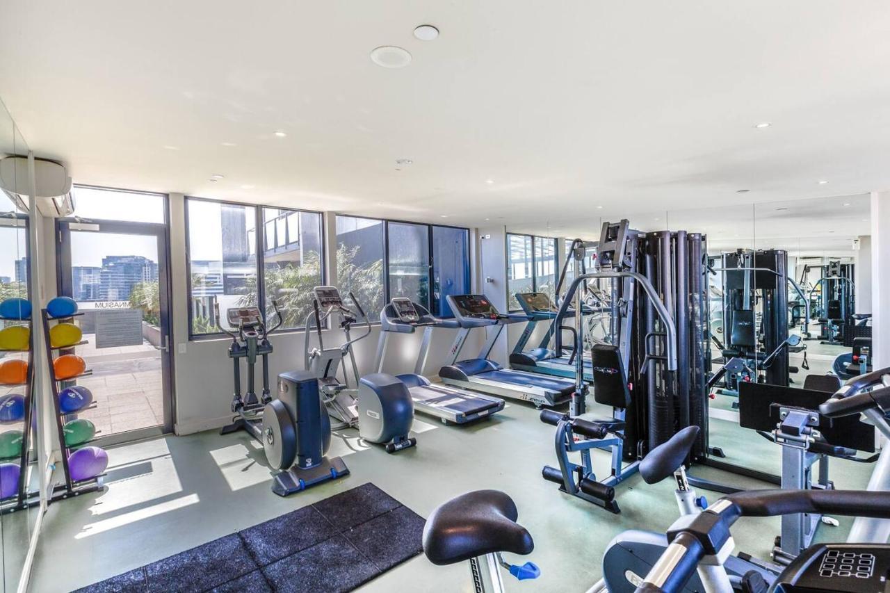A Modern Resort-style Near Crown Casino Apartment *