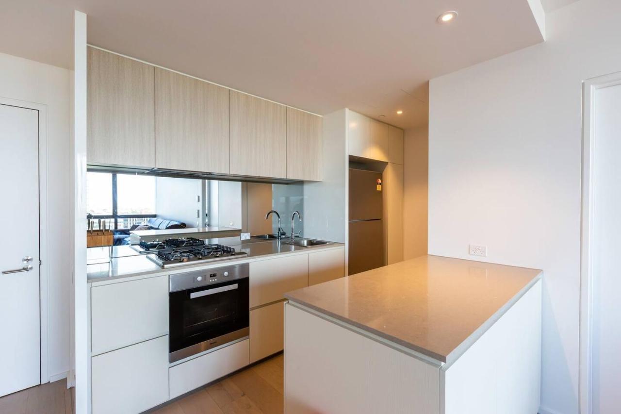 On The River - A Resort-style Retreat In Docklands Apartment *