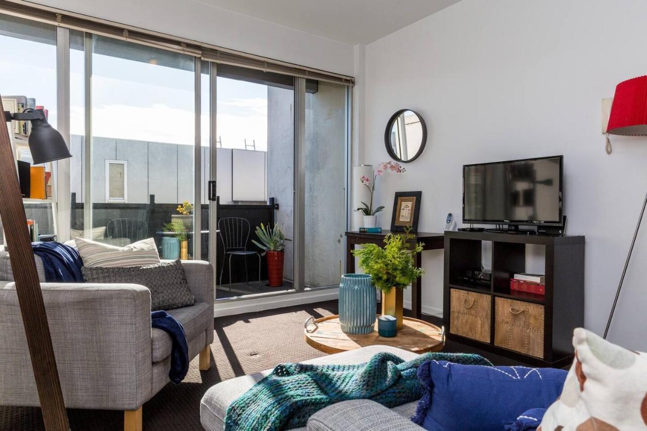 'fitzroy Max' Easygoing Urban Pad Off Brunswick St Apartment