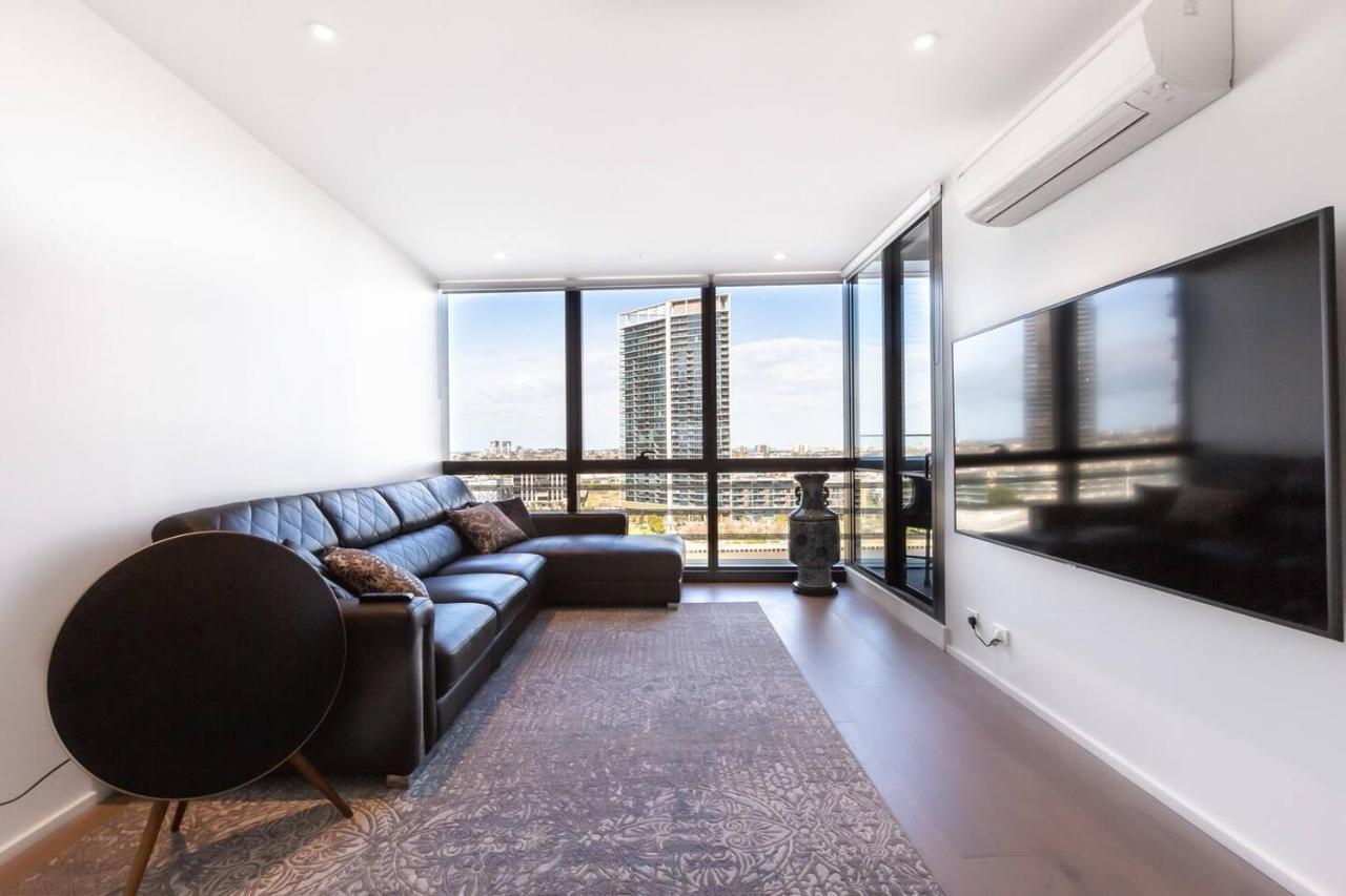 On The River - A Resort-style Retreat In Docklands * Melbourne