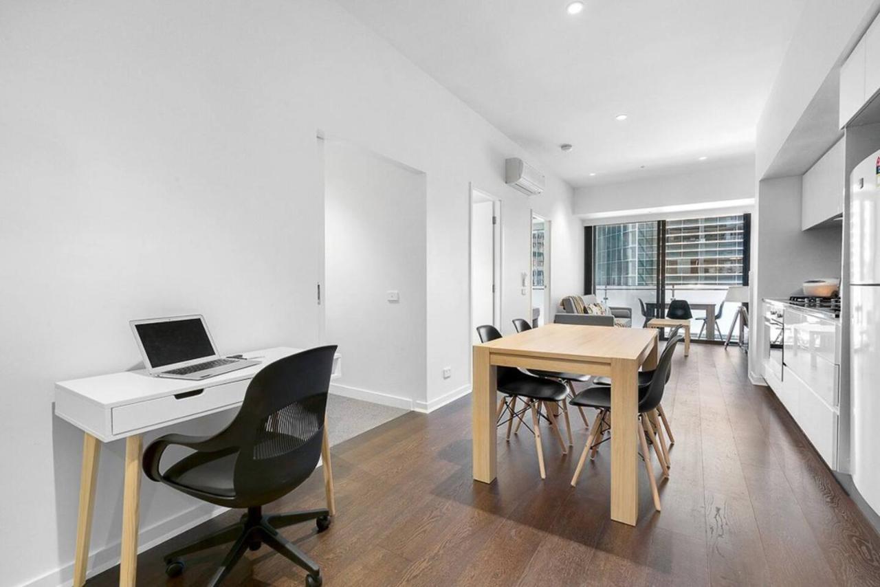 Cbd Serenity With Luxury Rooftop Pool And Parking Melbourne