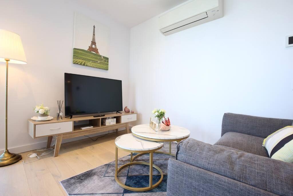 Glamorous 2br With Ocean & River Views & Free Parking Apartment *