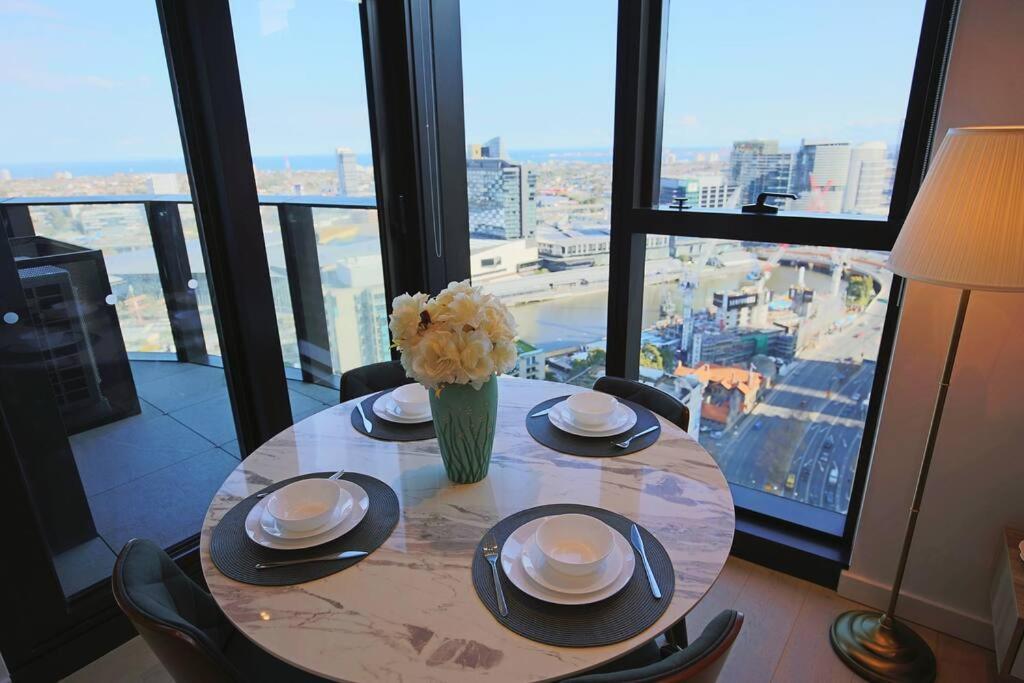 Apartment Glamorous 2br With Ocean & River Views & Free Parking Melbourne