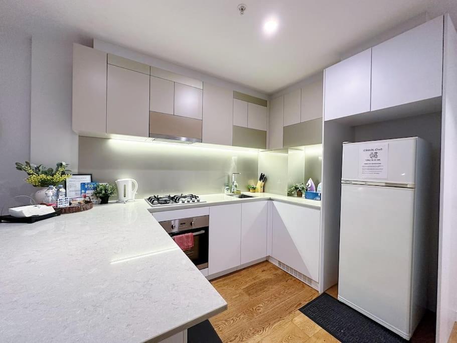 Skyrise View 2br Southern Cross Apartment *