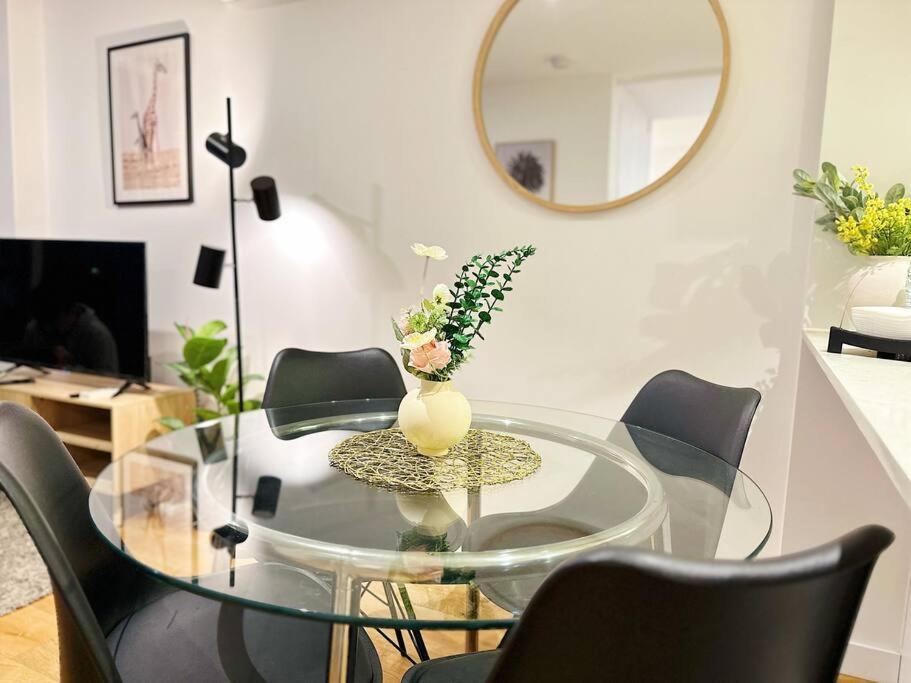 Skyrise View 2br Southern Cross Melbourne