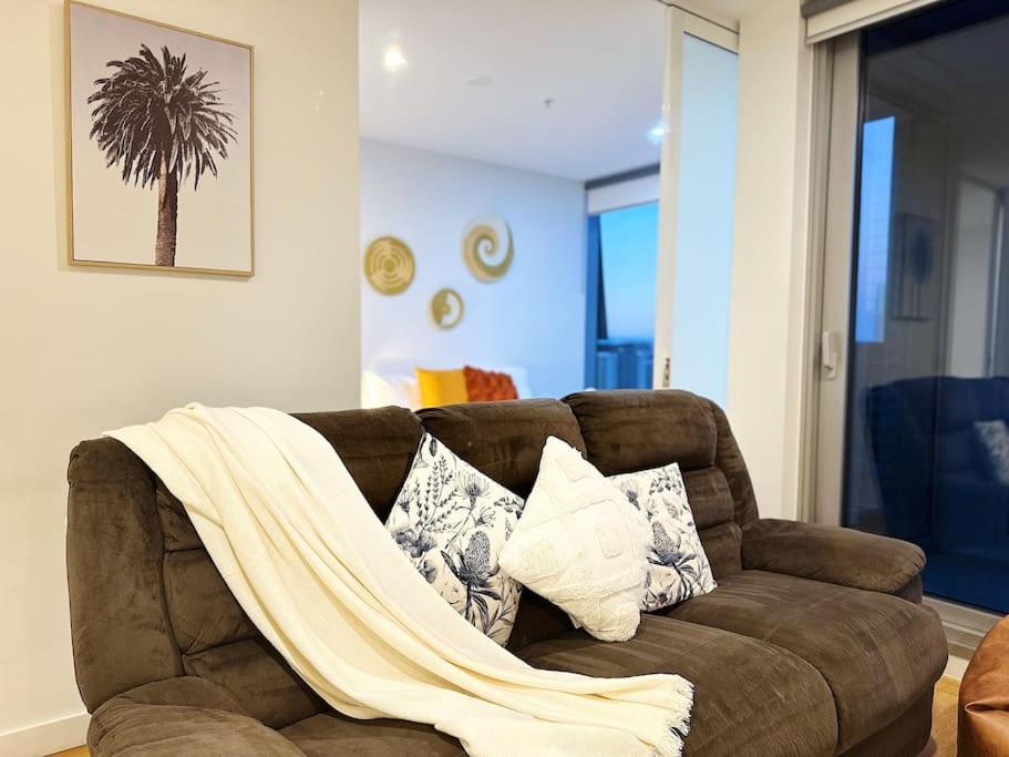 Skyrise View 2br Southern Cross Melbourne
