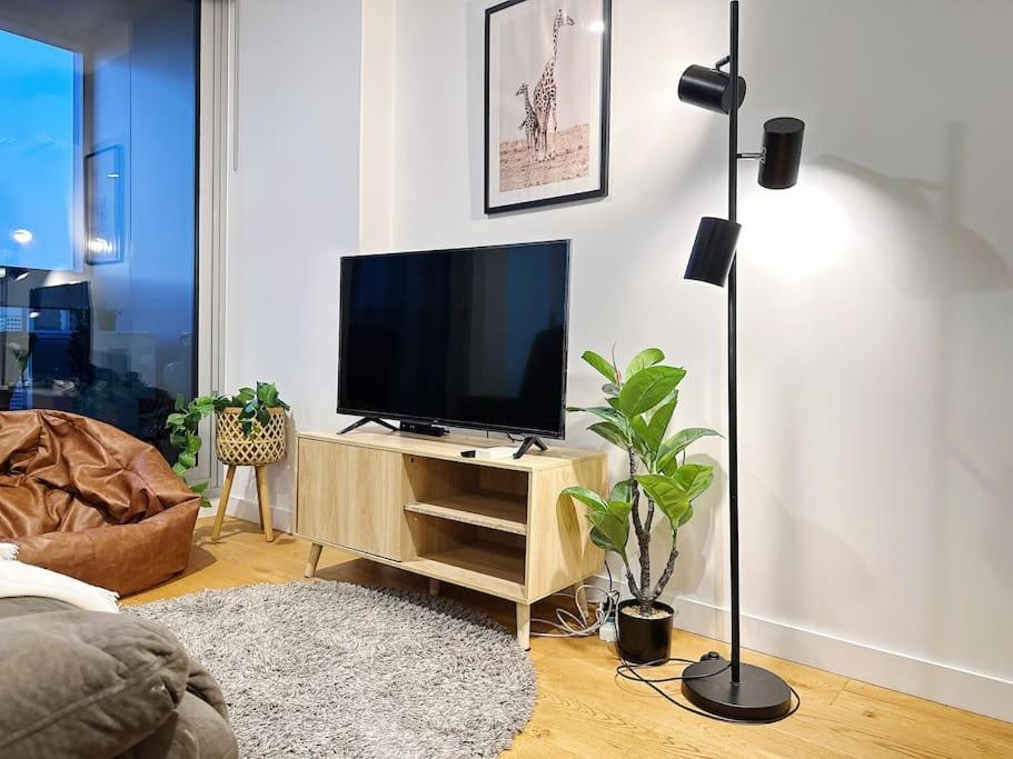 Skyrise View 2br Southern Cross Apartment
