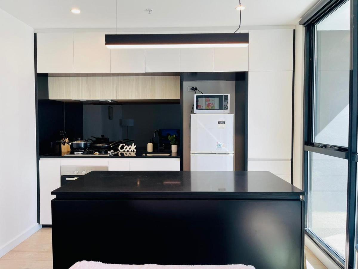 Apartment Urban Chic Retreat Near Crown W/ Free Parking
