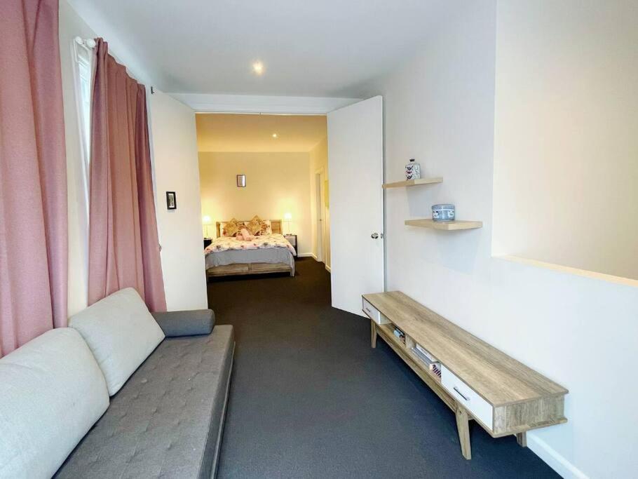 Glamorous 2bdr With Hot Tube In Southmel