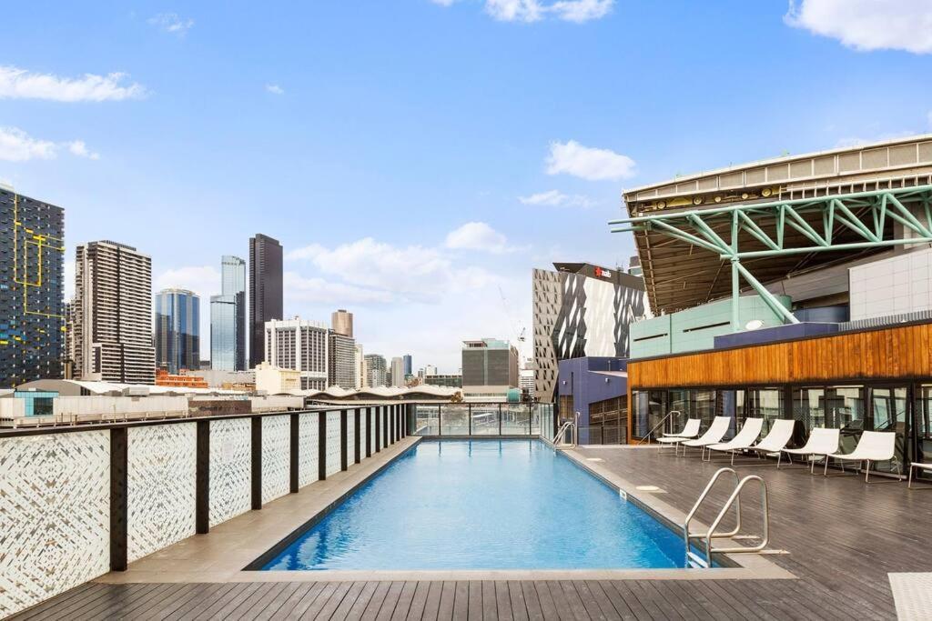 Rooftop Pool 2br At Marvel Stadium With Free Parking *
