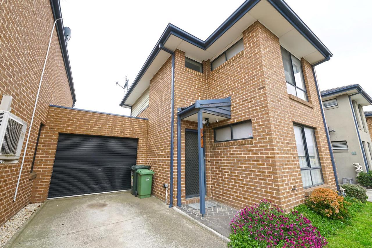 Holiday home Fawkner Modern 3br House Netflix Wifi Parking *