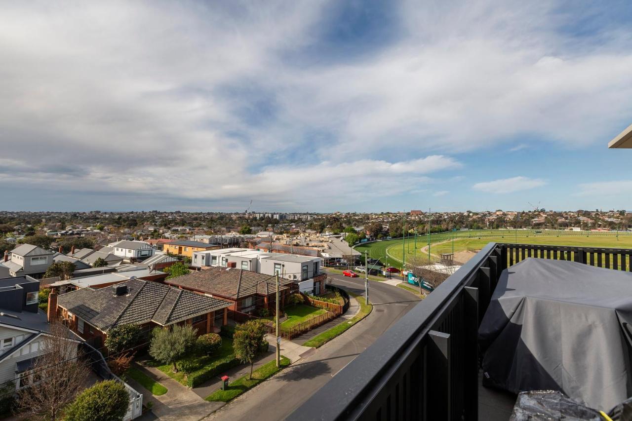 Moonee Valley Park With Parking Apartment