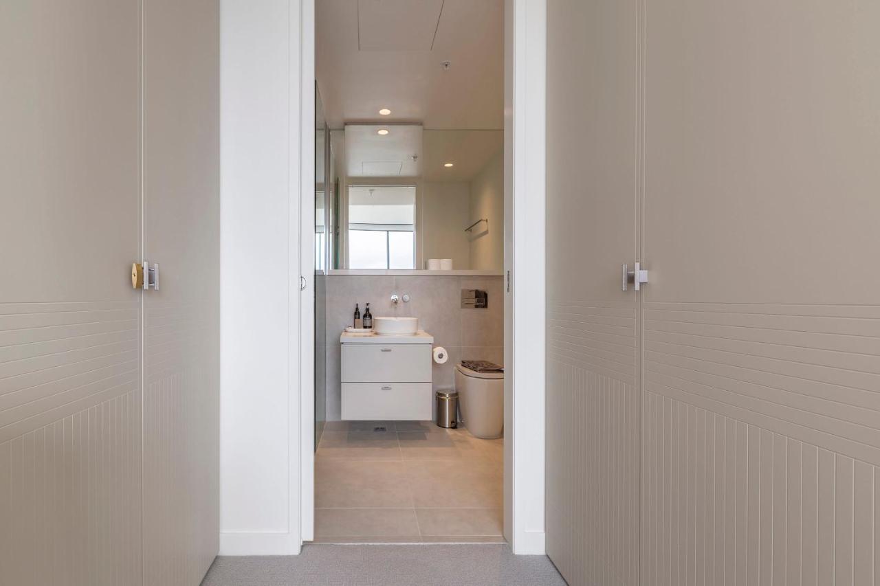 Moonee Valley Park With Parking Apartment