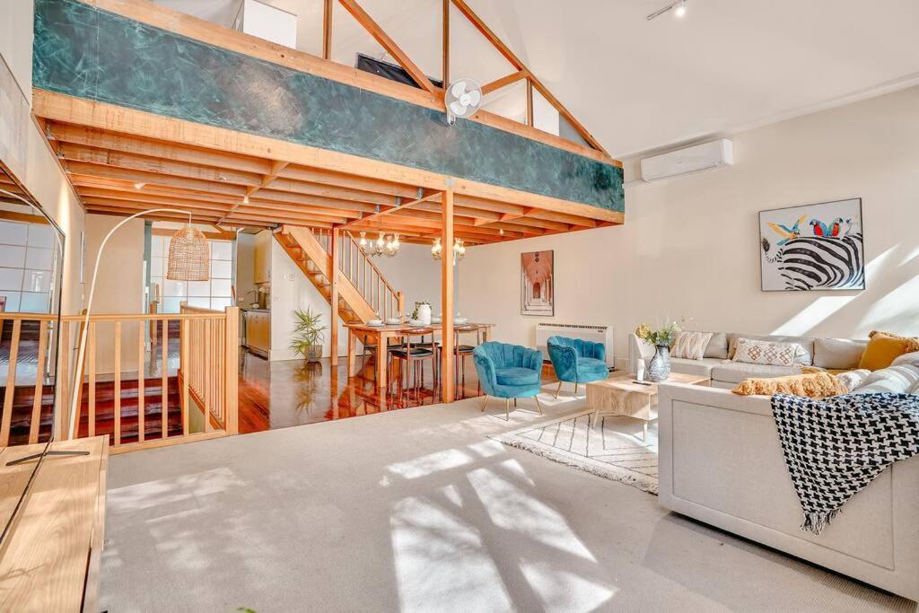 Backyard At Flagstaff Retro Loft Style 3b1b1car Park * Melbourne