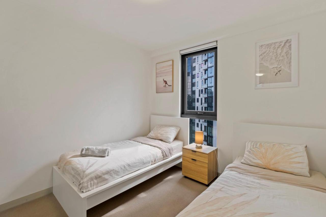 Apartment Southbank With Skyline View: 5-min Walk To Crown Casino *