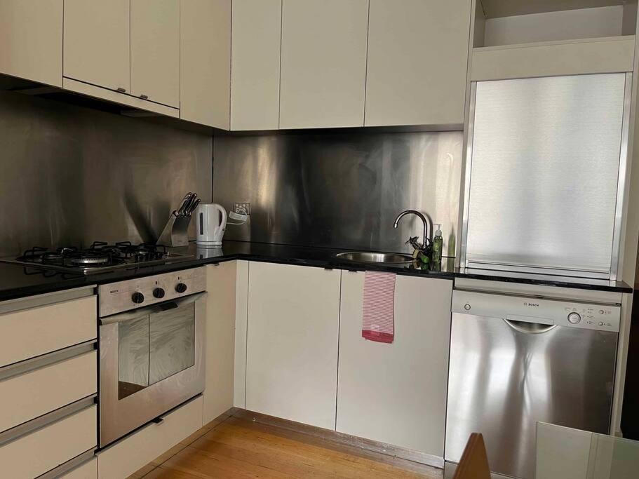 Apartment Spacious, 2 Qb Cbd Apt Near Flinders Stn, Town Hall Melbourne