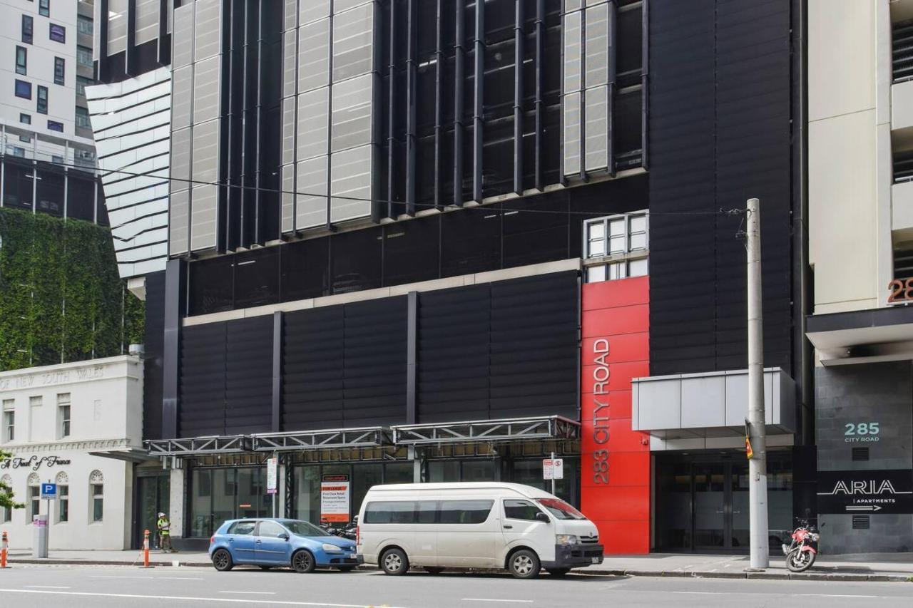 Skyline Allure - Urban Wellness Meets Living * Melbourne