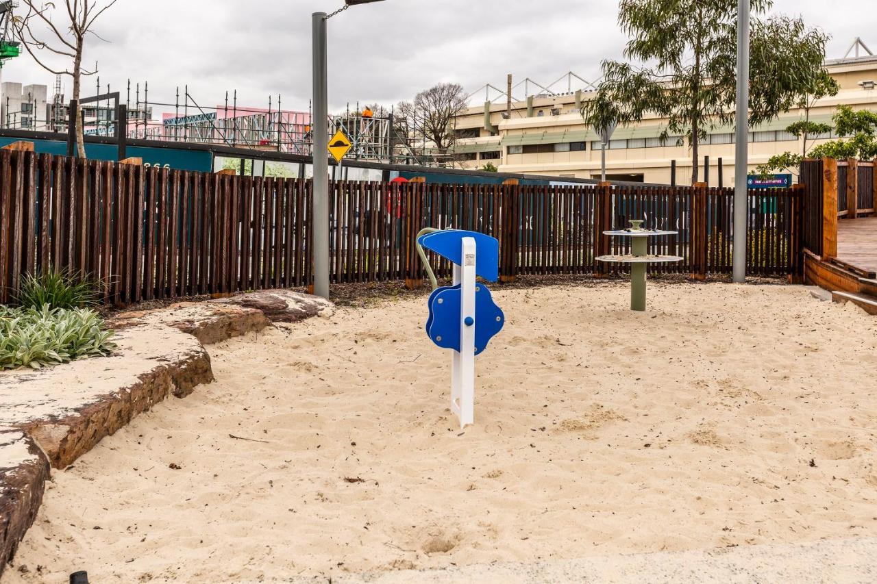 Moonee Valley Park With Parking Apartment