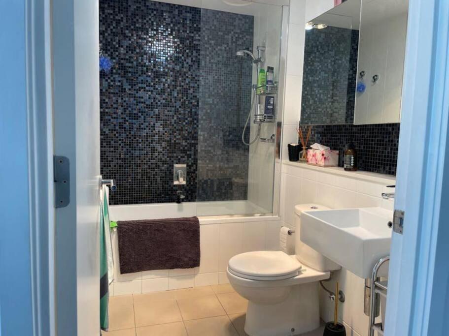 Amazing Views - Booking18th Floor Apartment Melbourne