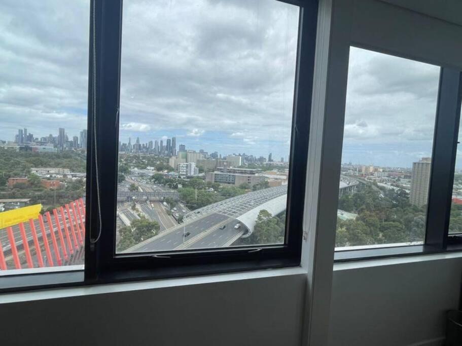 Amazing Views - Booking18th Floor Apartment