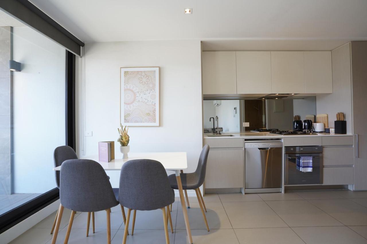 Lovely 1 Bedroom + Free Parking Apartment Melbourne