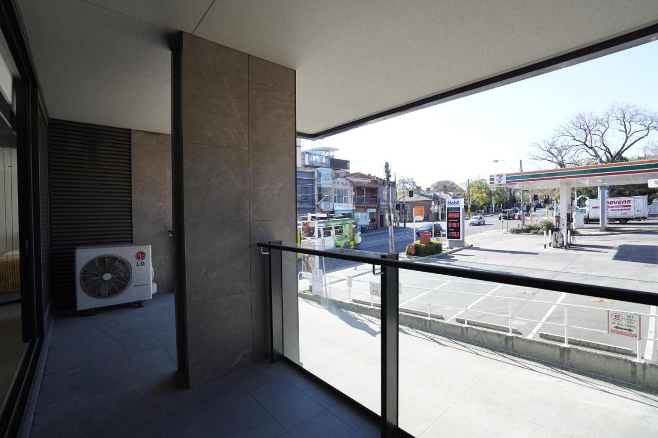 Lovely 1 Bedroom + Free Parking Apartment *