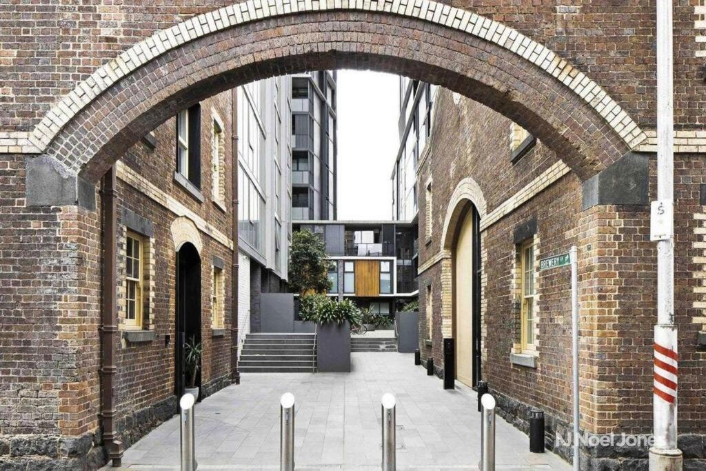 Light-filled Artistic Retreat Melbourne