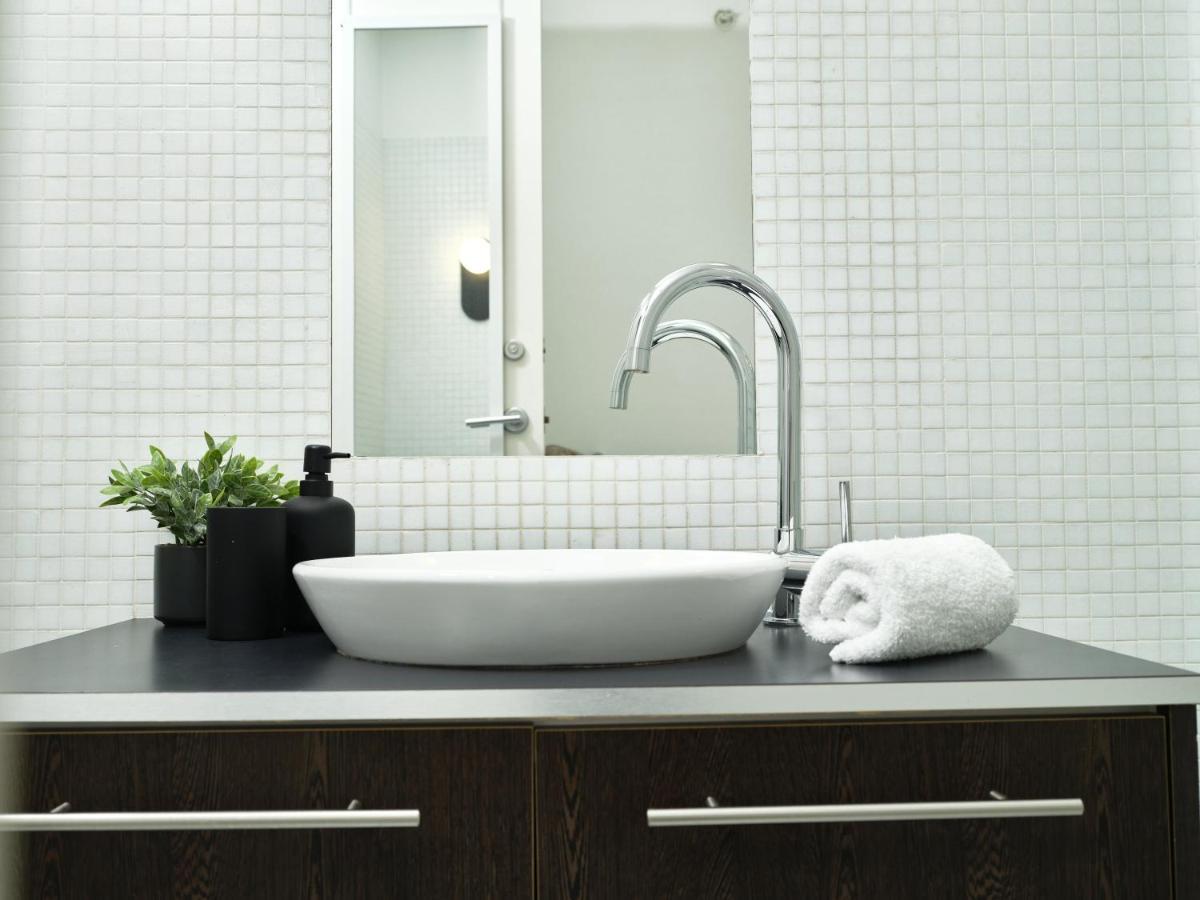 Chic Urban Loft In Prime Location Melbourne