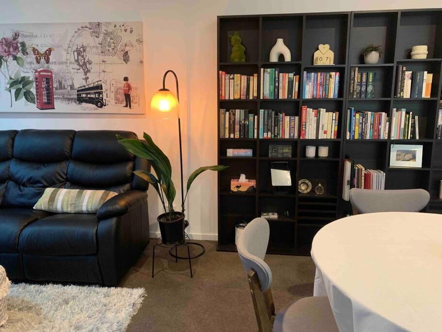 City-Edge Apartment With Free Parking * Melbourne