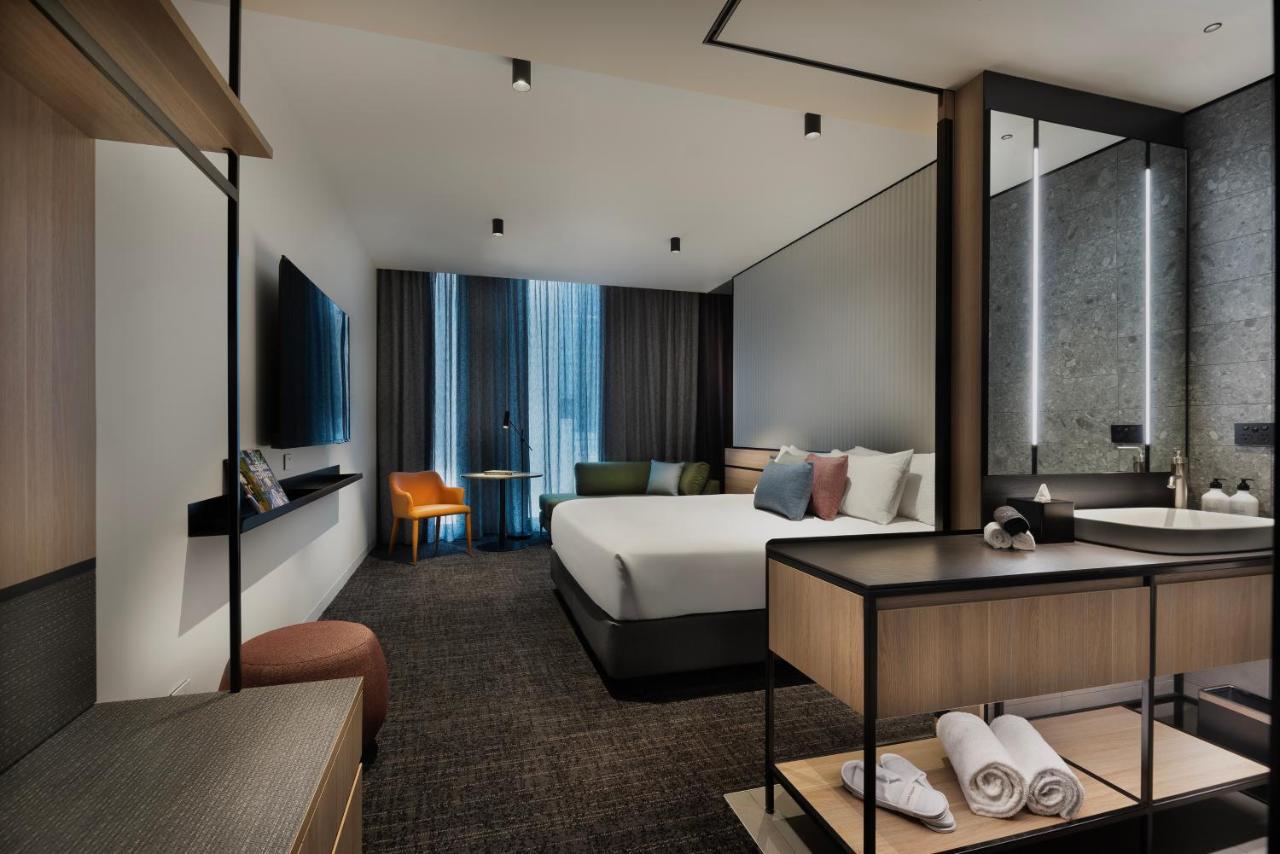 The Howey 4*