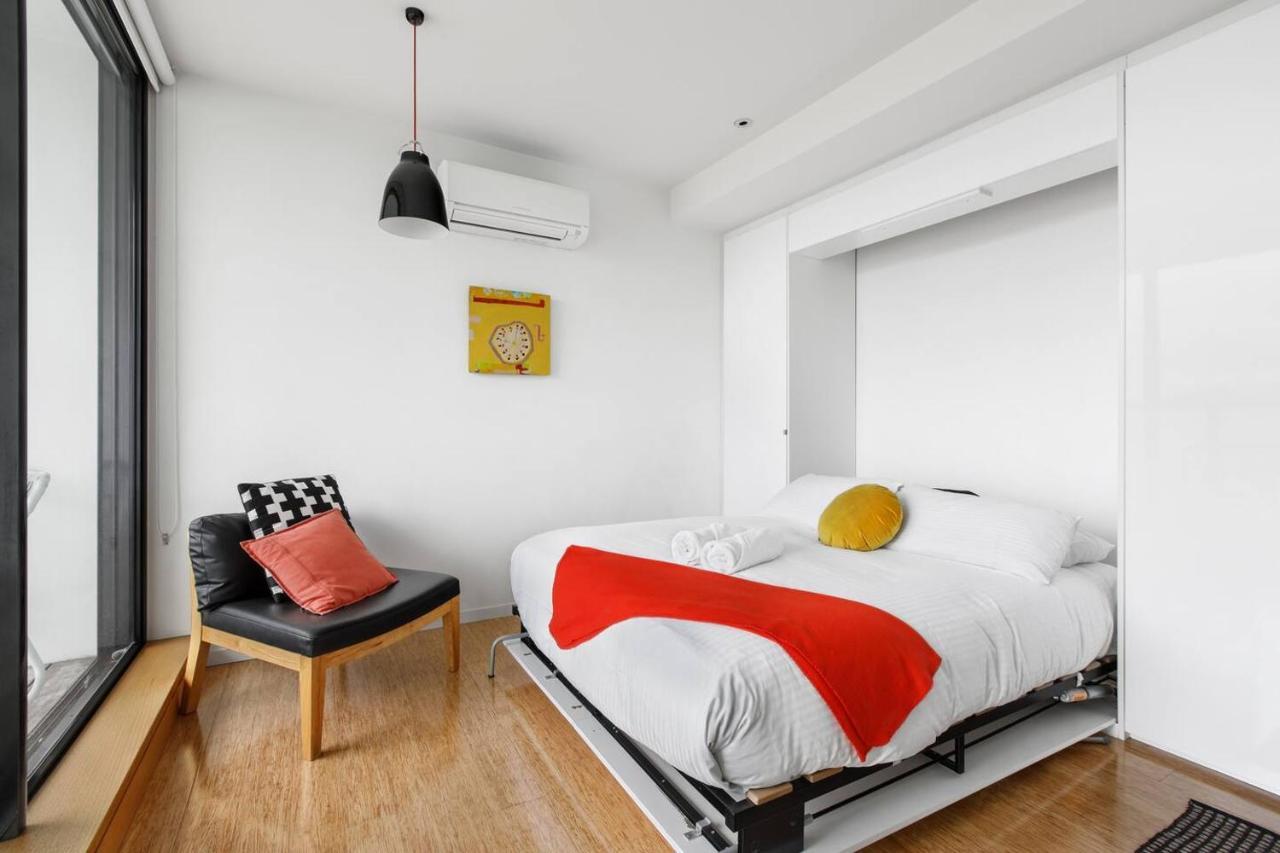 Live The Seaside Lifestyle In Modern St Kilda Gem Apartment *