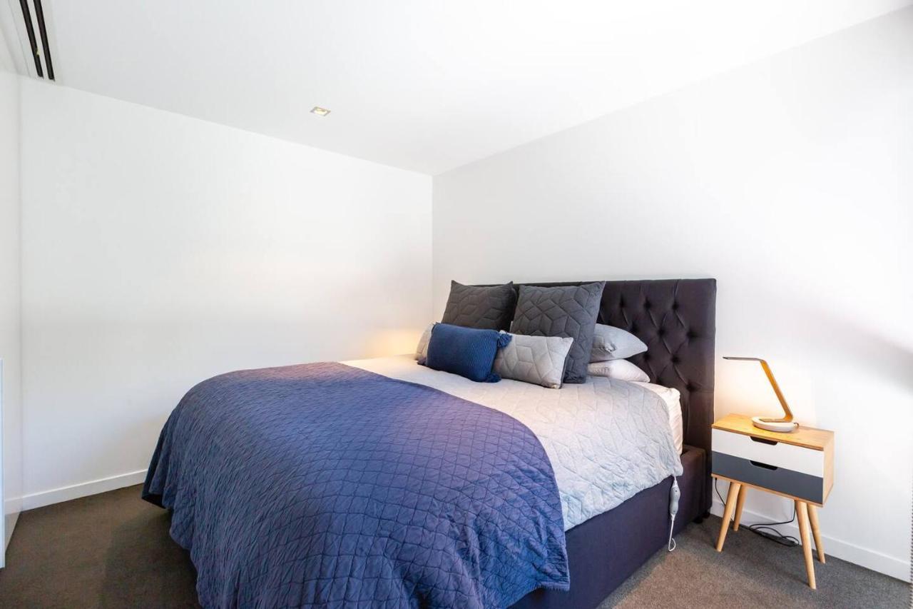 Richmond Chic Off Bridge Rd With Patio Parking Apartment