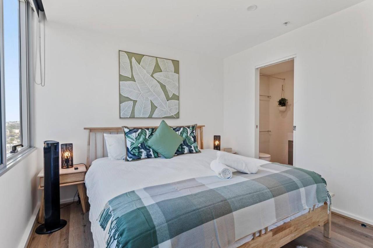 'mainpoint 25th' Sky-high And With Pool Apartment
