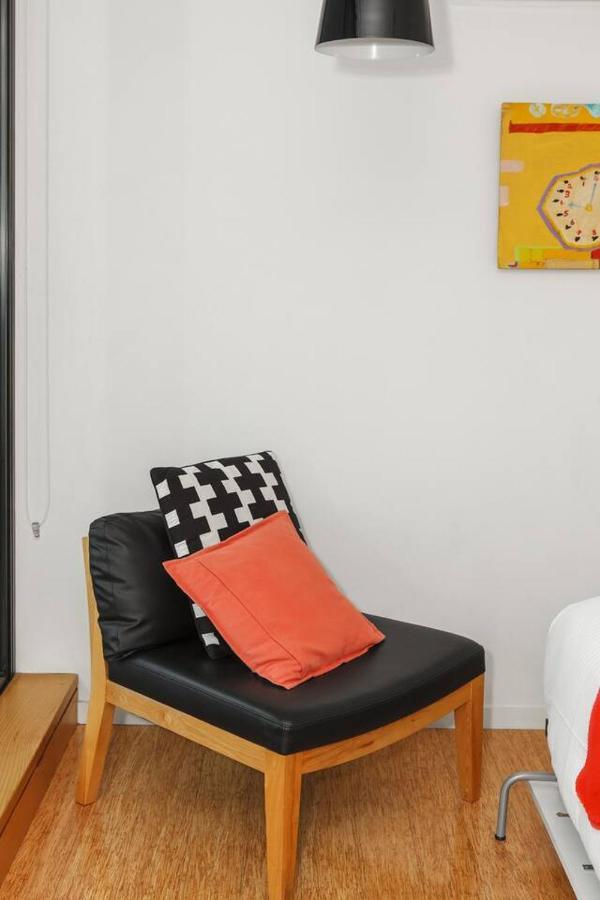 Live The Seaside Lifestyle In Modern St Kilda Gem Apartment *