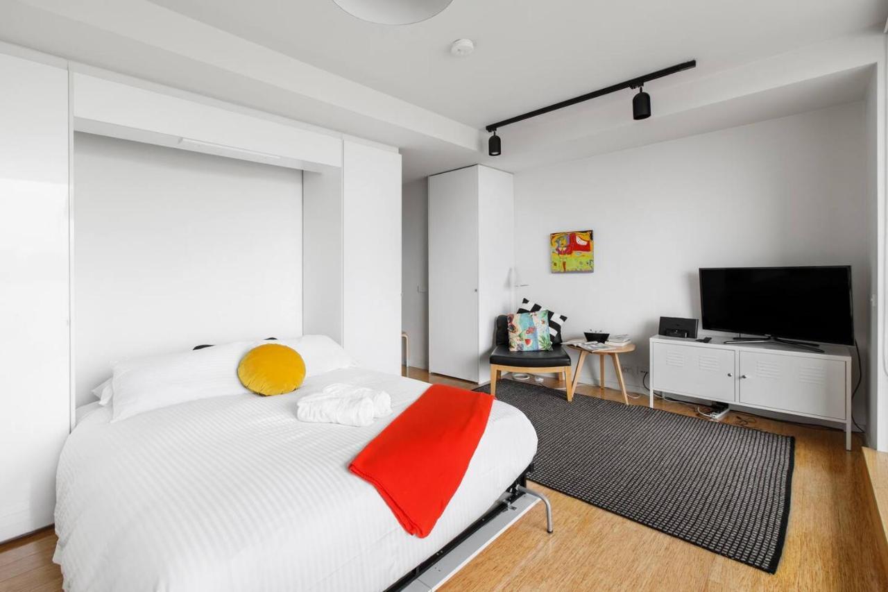 Live The Seaside Lifestyle In Modern St Kilda Gem Apartment Melbourne