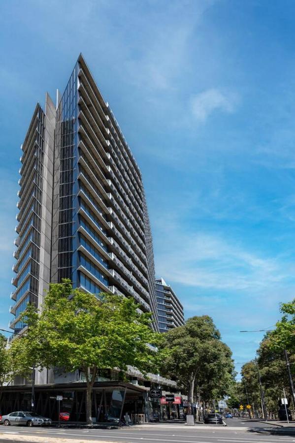 Sky Way On 10th - A Sleek Balcony Pad With Parking Apartment *
