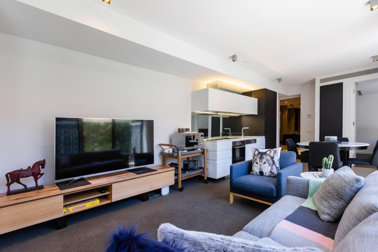 Apartment Richmond Chic Off Bridge Rd With Patio Parking *