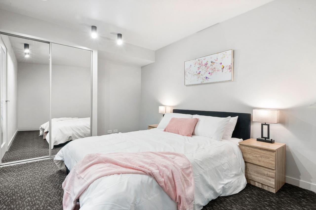 Apartment Rooftop Pool 2br At Marvel Stadium With Free Parking *