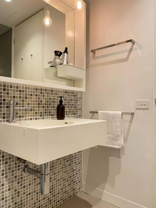 Cute 1b Next To Park#free Parking#mo08 Apartment