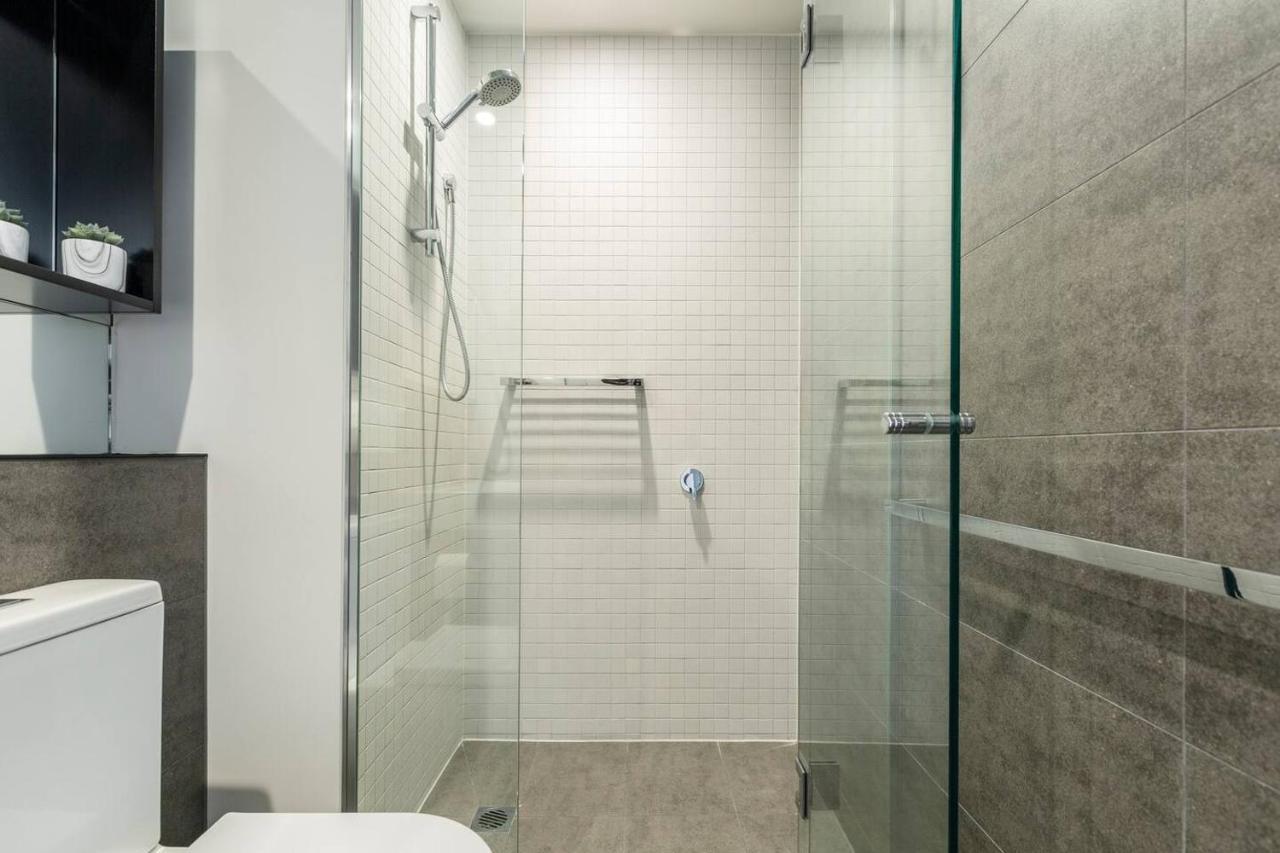 Stunning Modern Style With A Gym, Pool And * Melbourne
