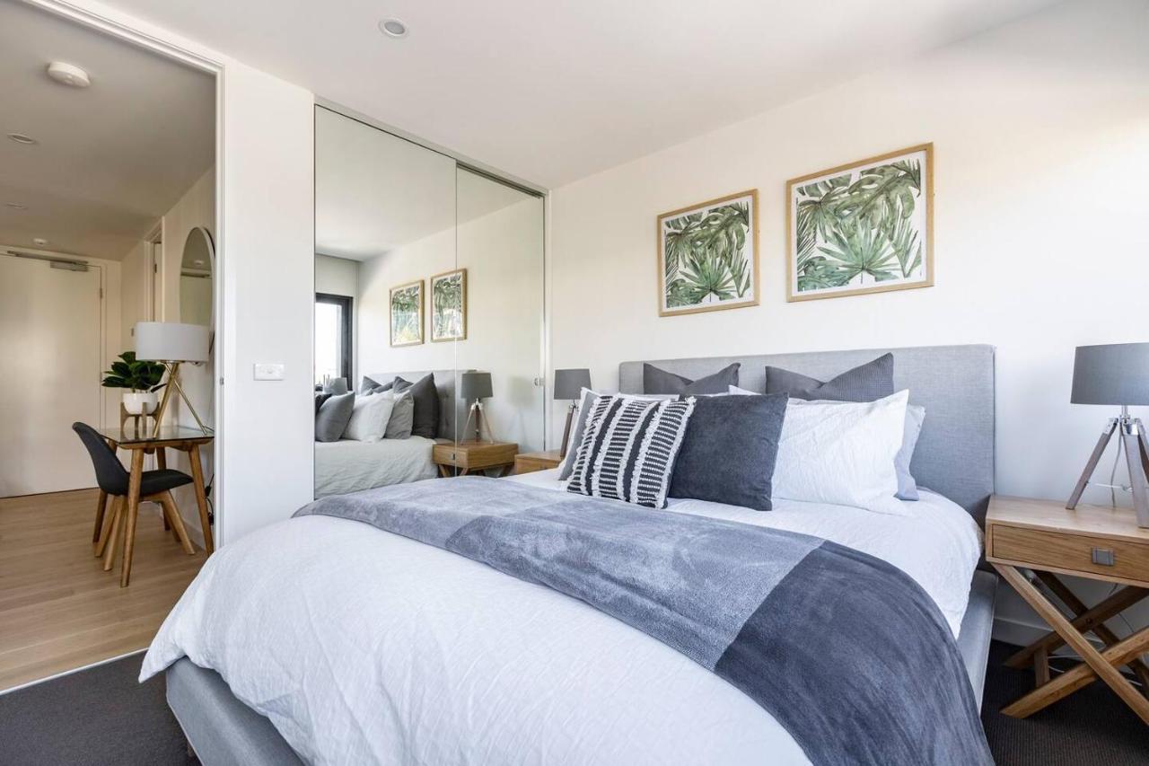 Apartment Stunning Modern Style With A Gym, Pool And *