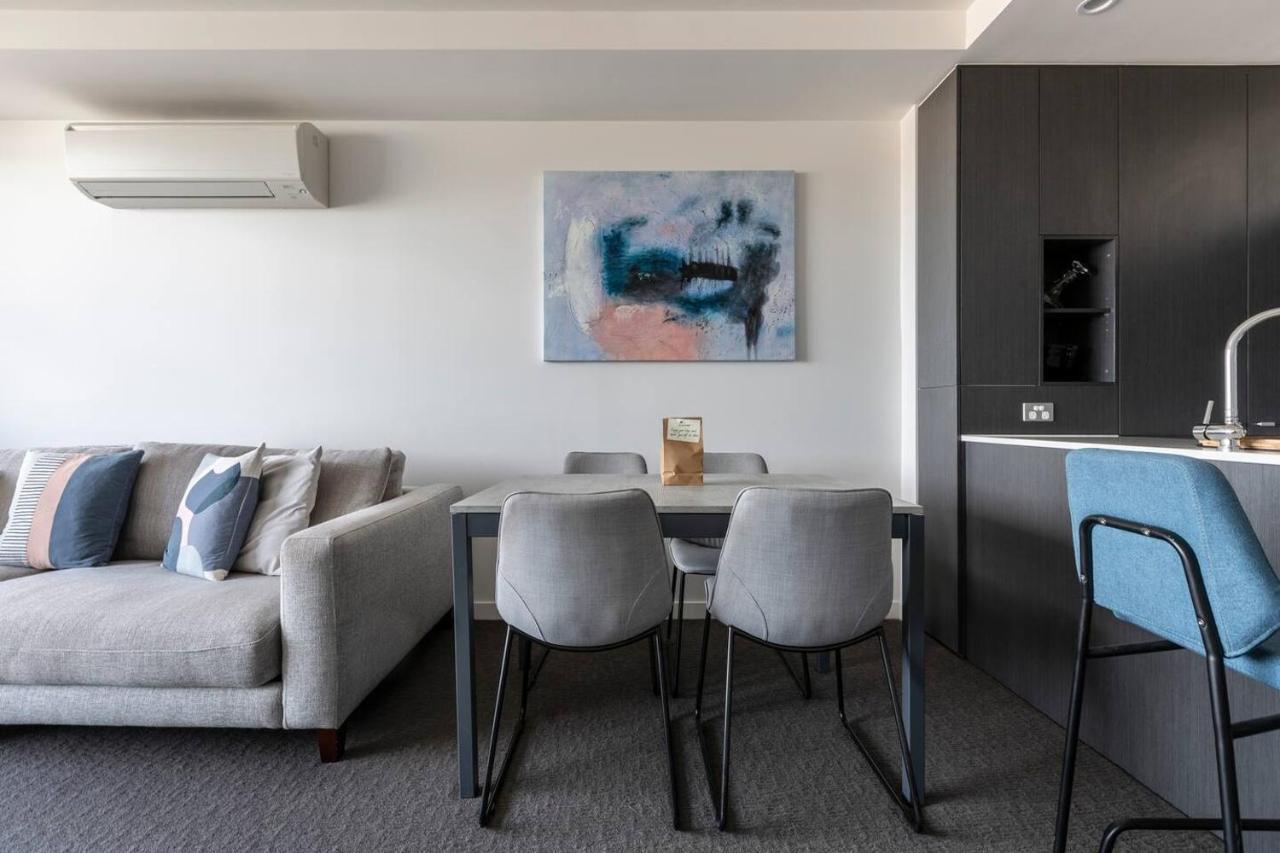 Light-filled Stylish Living In Diverse Hawthorn