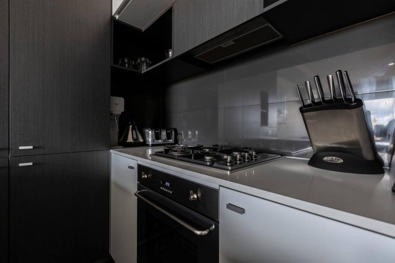 Apartment Light-filled Stylish Living In Diverse Hawthorn *