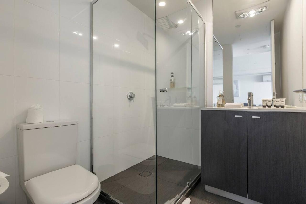 Apartment Light-filled Stylish Living In Diverse Hawthorn