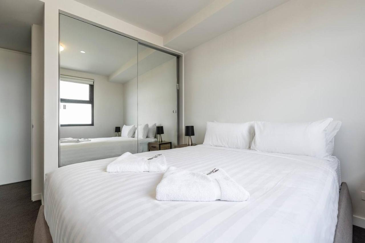 Light-filled Stylish Living In Diverse Hawthorn Melbourne