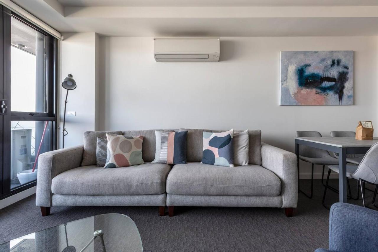 Apartment Light-filled Stylish Living In Diverse Hawthorn *