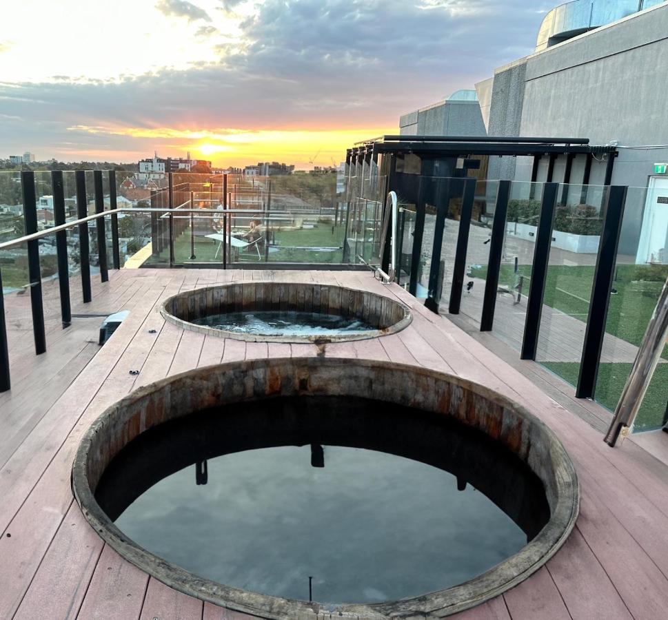 2 Bedroom With Pool, Gym And Rooftop Apartment