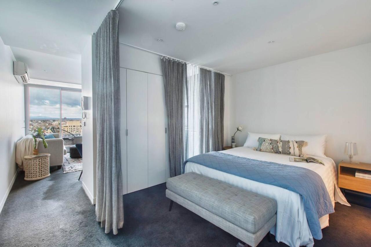 Easy Access To Chapel Street From Sleek Apartment Melbourne