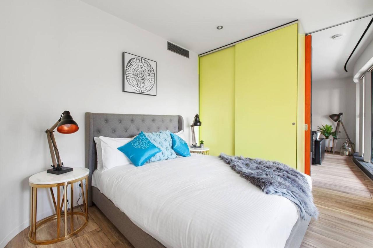 Experience The Buzzing Swanston Locale From Qv * Melbourne