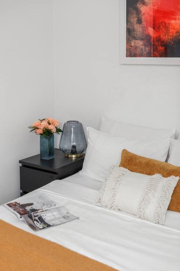 Apartment Heart Of Richmond Hideaway With Spacious Balcony *